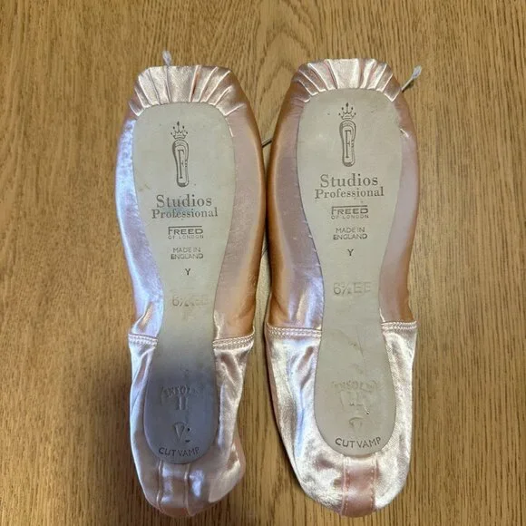 Freed Studio Professionals Size 6 1/2 EE - Picture 4 of 4